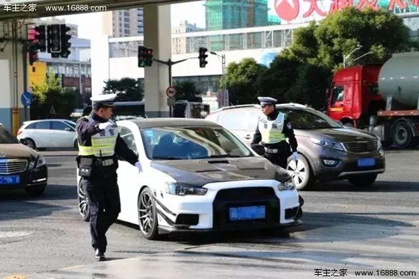 車に取り付けた後に減価償却と違法の両方がある合法で高価な改造部品はなぜですか？