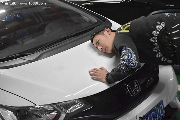 車がロックされた後のこれらの恥ずかしいこと、仏教の車の所有者は逃げることができません 車がロックされた後のこれらの恥ずかしいこと、仏教の車の所有者は逃げることができません