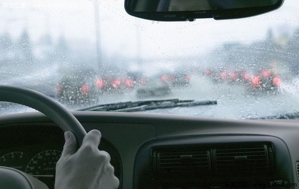 安全第一！長距離運転の前にこれらの4つのチェックを行うために5分かかります