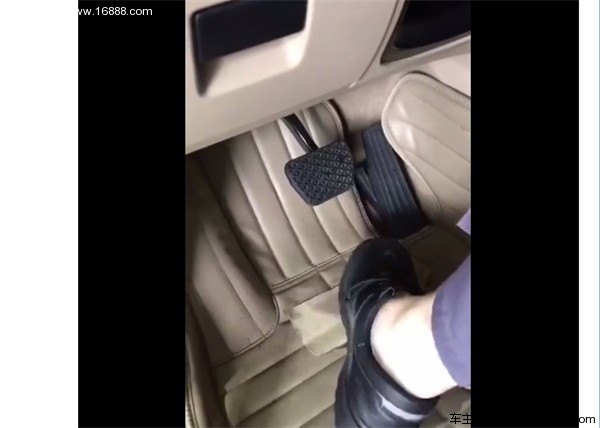 フットパッドがアクセルに引っかかって死にそうになりました! これらのカーアクセサリーを台無しにしないでください! フットパッドがアクセルに引っかかって死にそうになりました! これらのカーアクセサリーを台無しにしないでください!