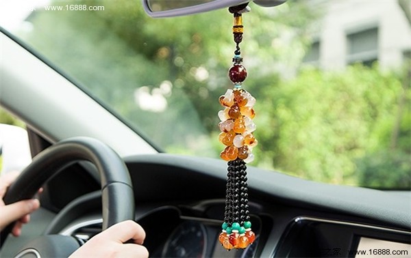 フットパッドがアクセルに引っかかって死にそうになりました! これらのカーアクセサリーを台無しにしないでください! フットパッドがアクセルに引っかかって死にそうになりました! これらのカーアクセサリーを台無しにしないでください!