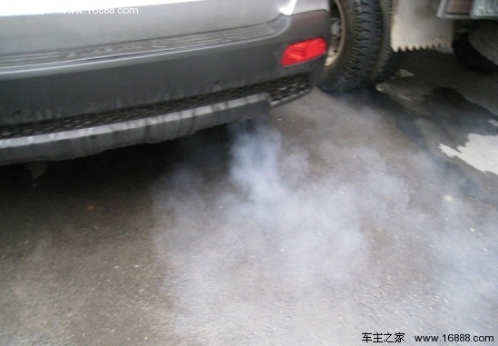 車の煙の3色を識別するように教えてください。黒煙が最も一般的です。