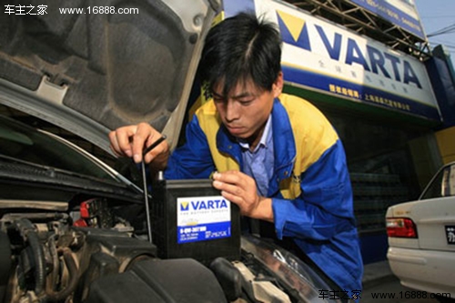 適切に使用すると、寿命を延ばし、車のバッテリーのメンテナンスを学ぶことができます