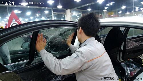 車のガラスフィルムの知識を教えるためにUV曝露を減らします 車のガラスフィルムの知識を教えるためにUV曝露を減らします