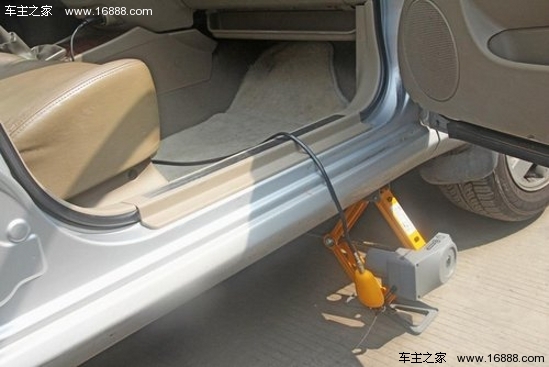 みんなの整備車でジャッキを正しく使う方法