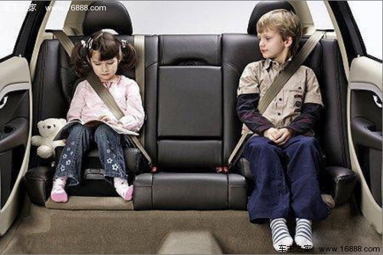 警告としてとらえる必要のある子供の自動車安全事故の事例