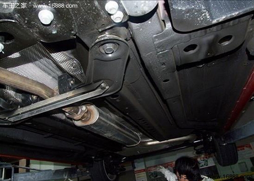 車のシャーシに装甲の層を与え、シャーシの装甲について話します