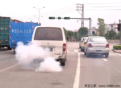 車が煙を出した場合はどうすればよいですか?排気管の煙の種類を特定するように教えてください 車が煙を出した場合はどうすればよいですか?排気管の煙の種類を特定するように教えてください