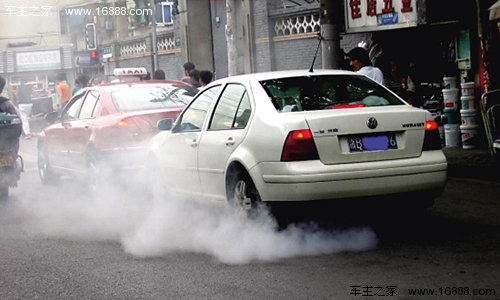 車が煙を出した場合はどうすればよいですか?排気管の煙の種類を特定するように教えてください 車が煙を出した場合はどうすればよいですか?排気管の煙の種類を特定するように教えてください