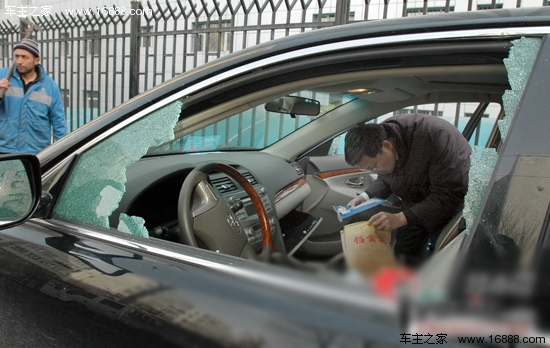 新年の間に盗難を避けるために車の所有者のための6つのヒント 新年の間に盗難を避けるために車の所有者のための6つのヒント