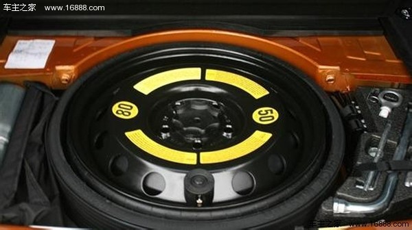 車のタイヤをチェックする 6 つの方法 車のタイヤをチェックする 6 つの方法