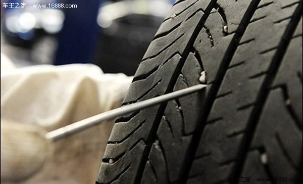 車のタイヤをチェックする 6 つの方法 車のタイヤをチェックする 6 つの方法