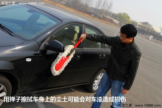 車の外観を保護し、風や砂による損傷を防ぐ方法