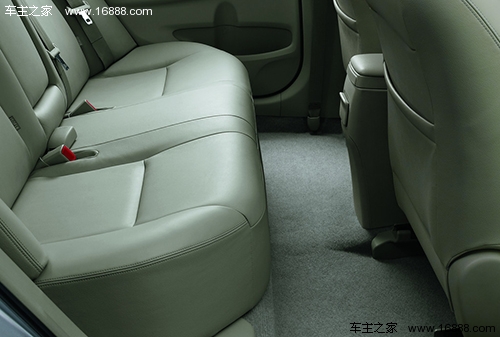 秋の車メンテナンス豆知識:季節の変わり目は車内の掃除が必要 秋の車メンテナンス豆知識:季節の変わり目は車内の掃除が必要